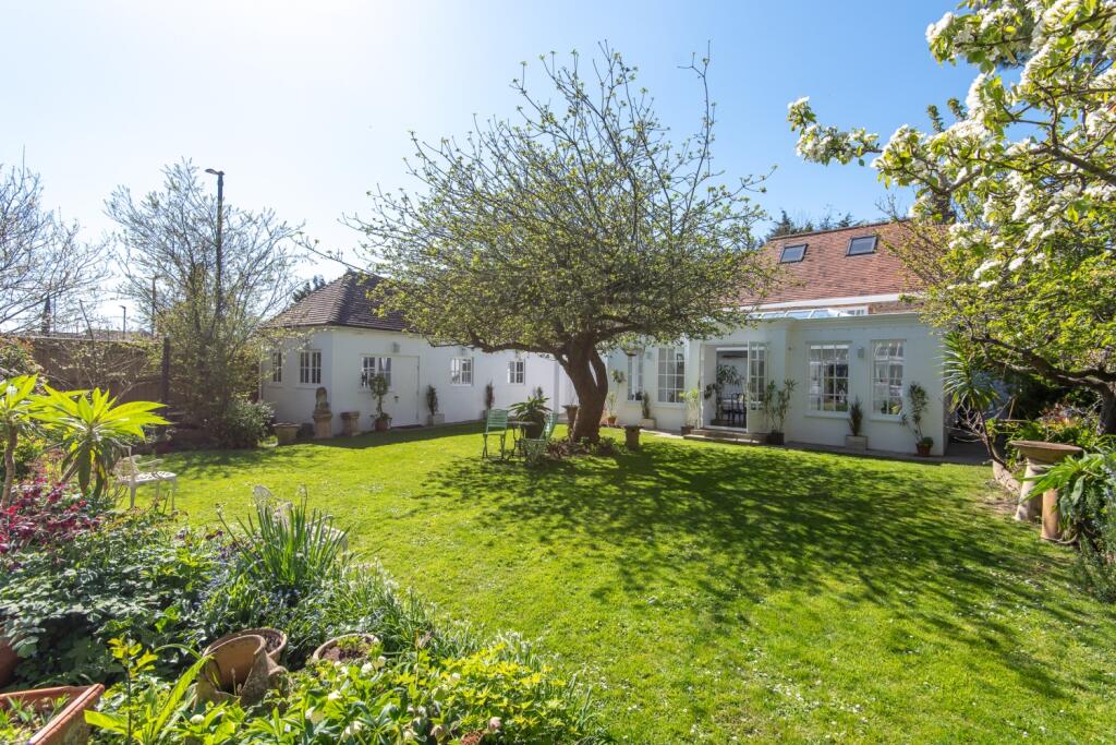 Hangleton Lane, Ferring, Worthing, BN12 photo 2