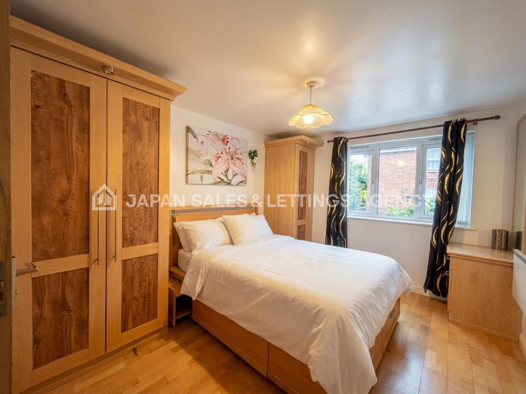 Apartment in London, West Ealing, Hanwell - View 3