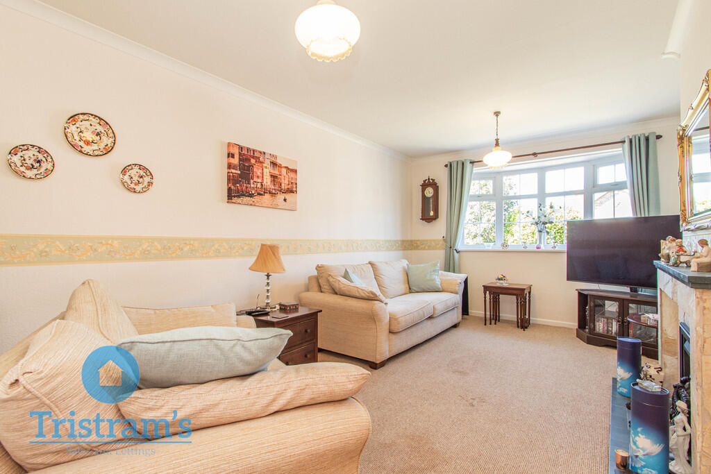 House in Broxtowe, Nottinghamshire - More