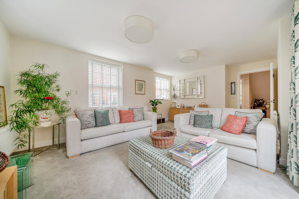 4 bed detached - Flux Drive, Deddington, OX15 image 5