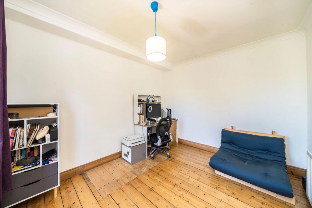 House in London, Glyndon, Shooters Hill - More
