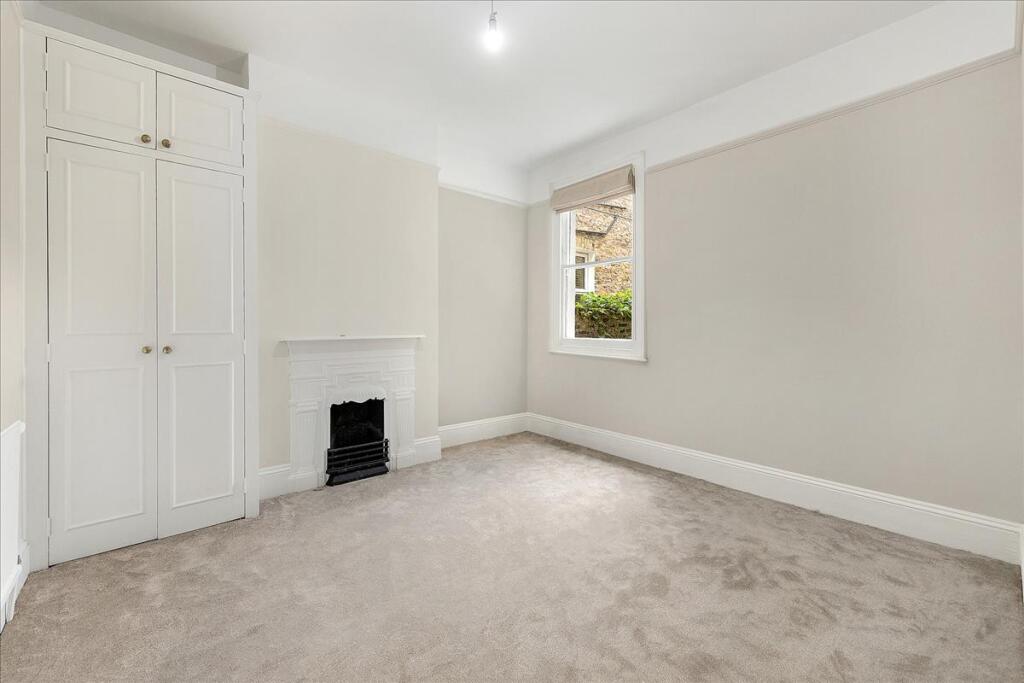 Apartment in London - More