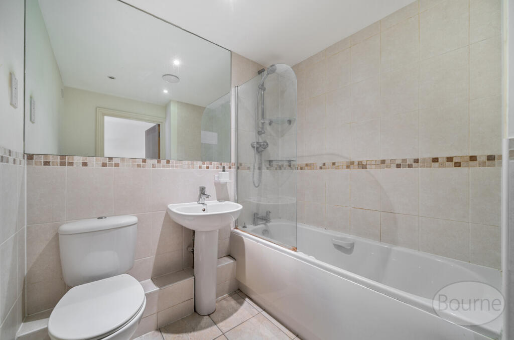 Apartment in Elmbridge, Cobham - View 5
