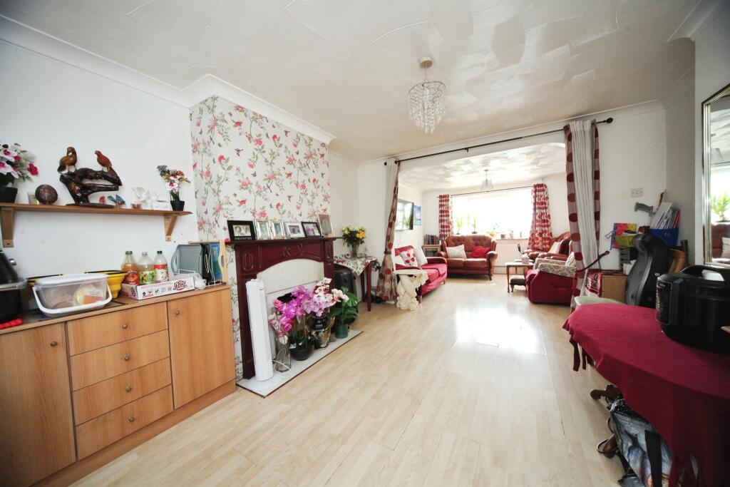 House in Luton, Lewsey Farm - View 4