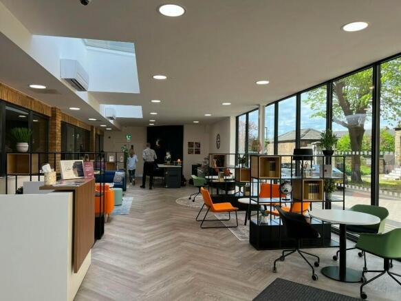 Entrance lobby seating & cafe