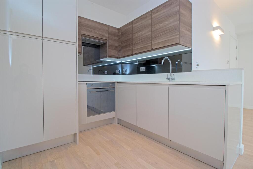 Apartment in Brighton - View 2