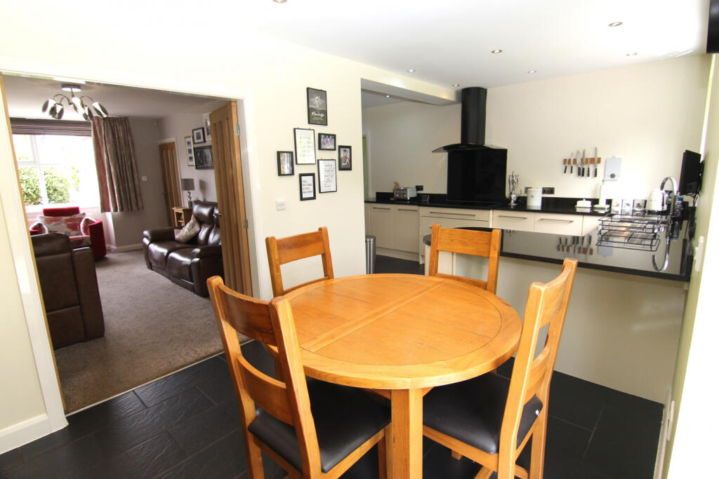 Ashdale Crescent, Droylsden, M43 6PT photo 4