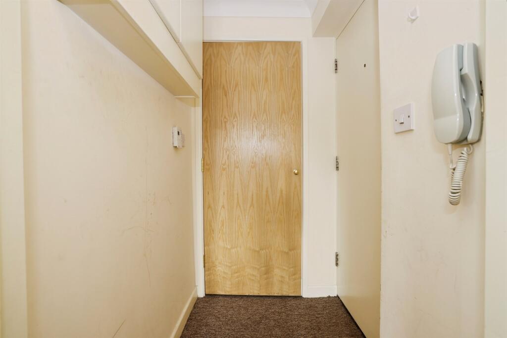 Apartment in Salisbury, Amesbury - View 4