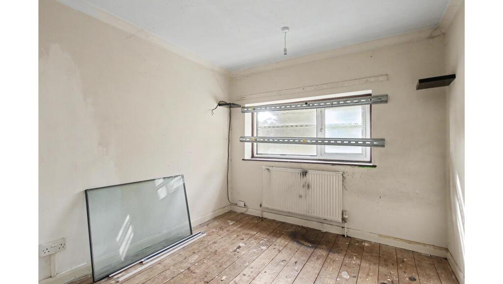 Apartment in Basildon, Essex - View 5