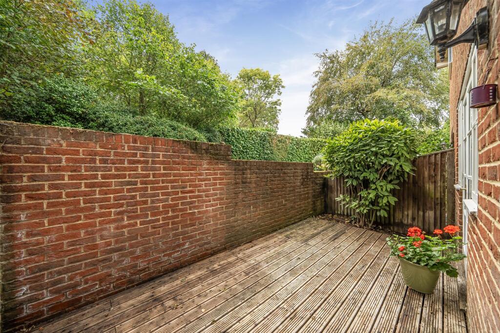 House in Waverley, Haslemere - View 4