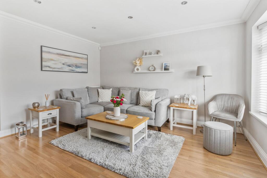 House in Crawley, Worth - View 3