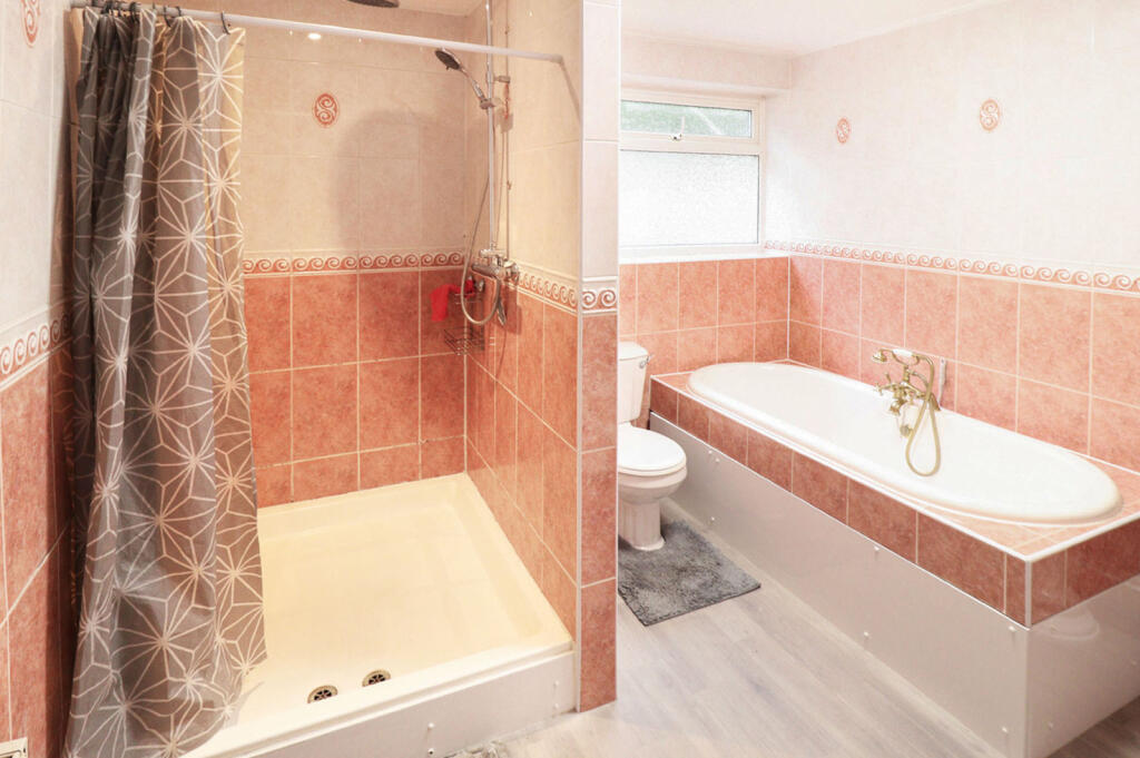 Southend Road, Fobbing, Stanford-le-Hope, Essex, SS17 - More