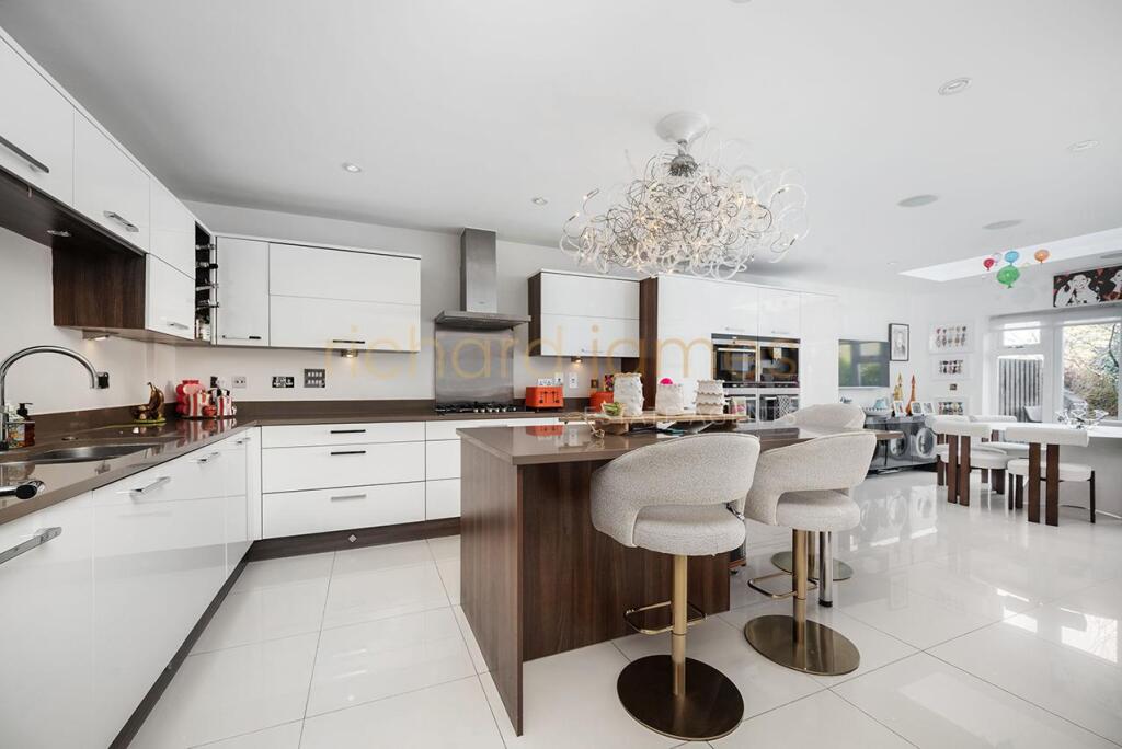 House in London - View 2