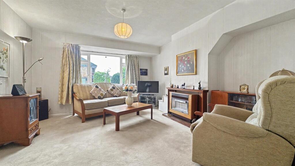 Chiltern Close, Farnborough photo 4