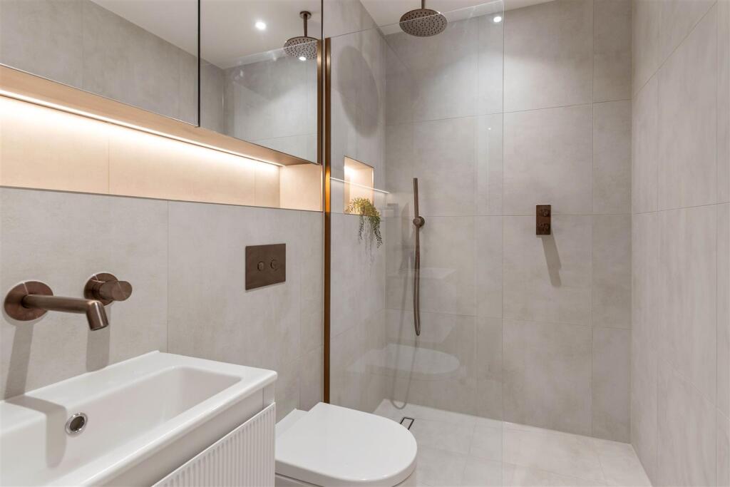 Apartment in Enfield - View 2