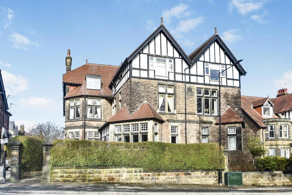 ＜HARROGATE＞ HAMPSTEAD 2 bedroom apartment for sale in Springfield Avenue, Harrogate, HG1