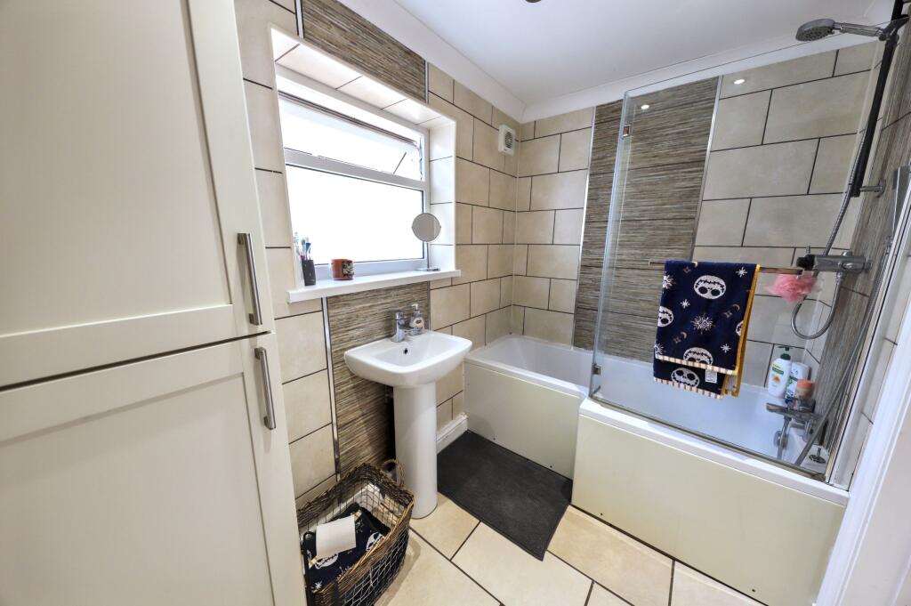 Howells Row, Godreaman, Aberdare photo 5