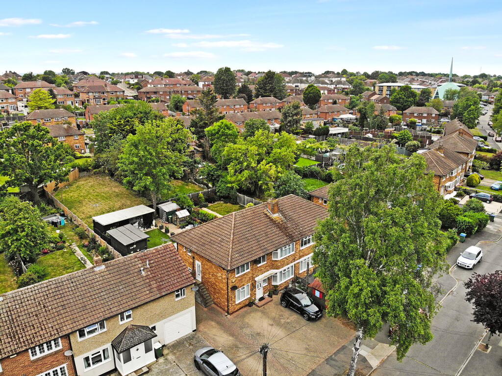2-bed flat on St Andrews Road, Sidcup, DA14, £335,000
