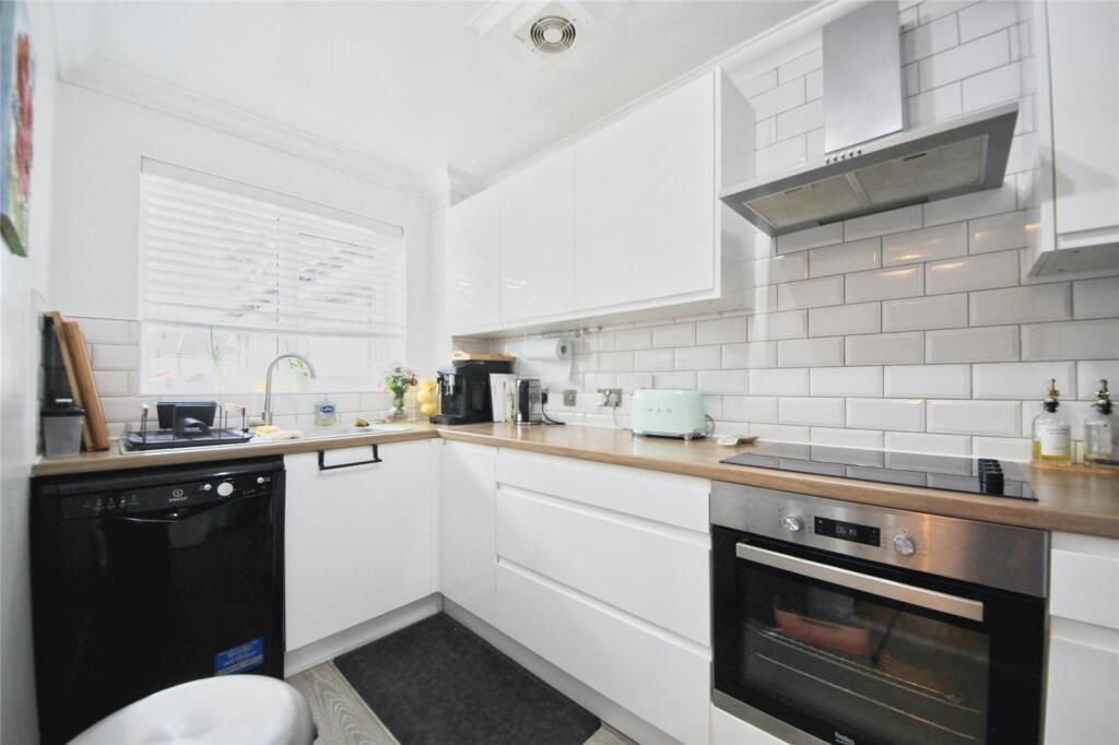 Apartment in Ilford - View 5