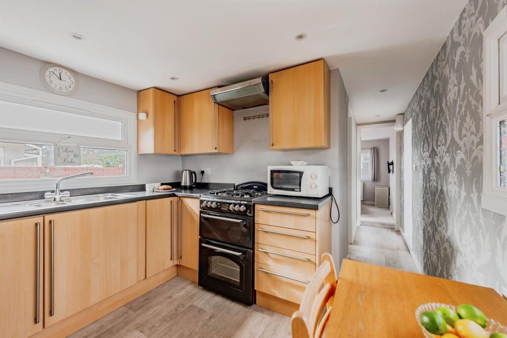 House in Tandridge, Burstow - View 5