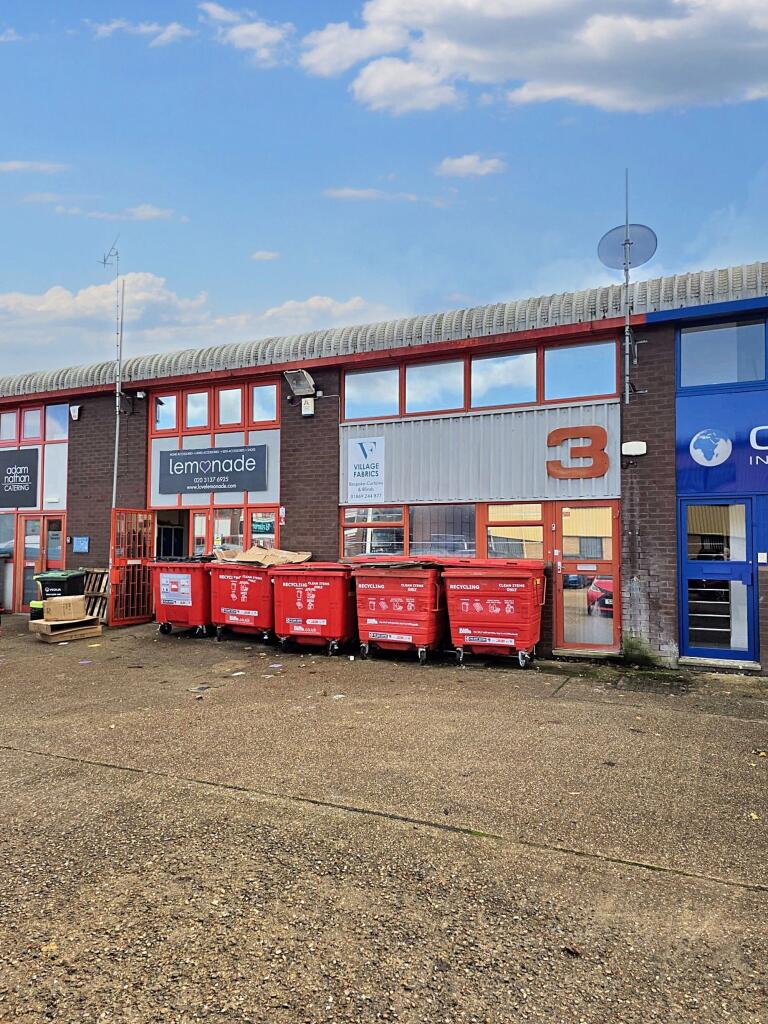 Main image of property: Frogmore, St. Albans, AL2