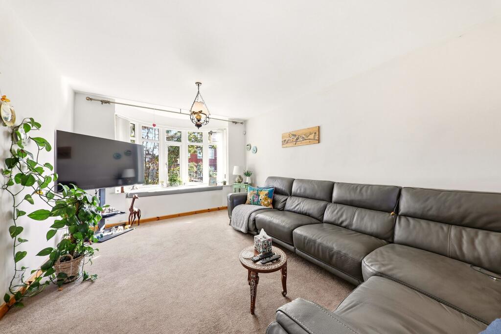 House in Leeds, West Yorkshire - View 2