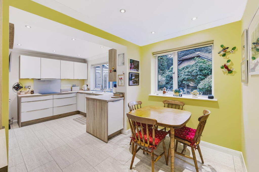 House in East Grinstead, Sunnyside - More