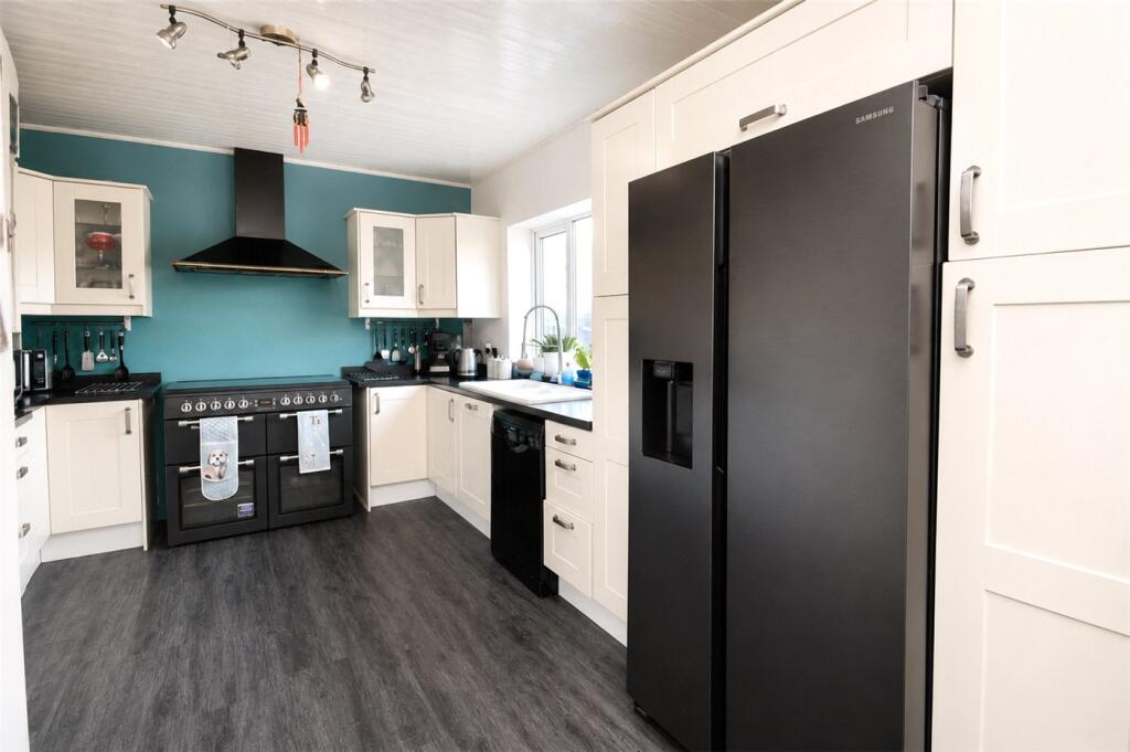 House in Wirral, Liverpool City Region - View 5