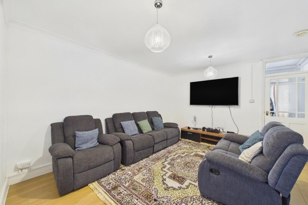 Apartment in Wokingham - View 2