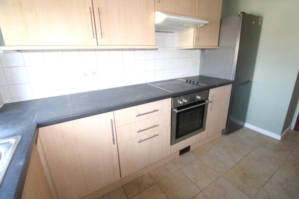 Carlton Close, Upminster, Essex photo 4
