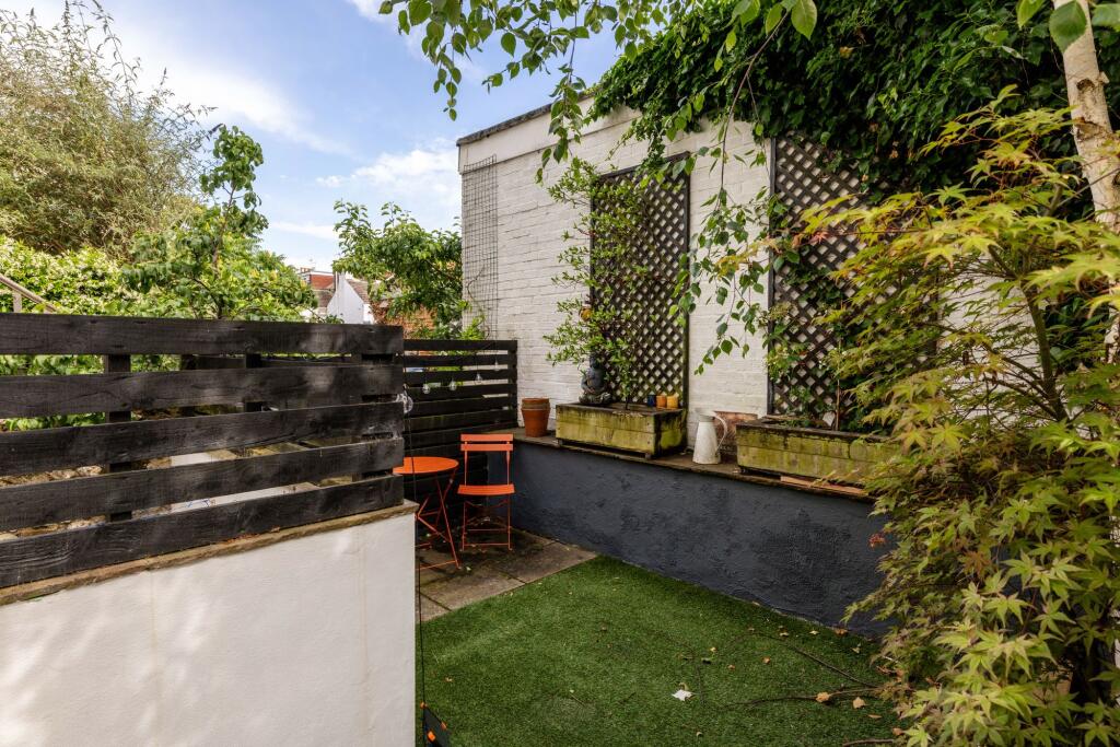 2 bedroom maisonette for rent