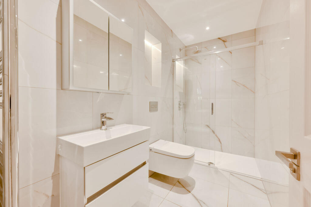 Apartment in London - View 5