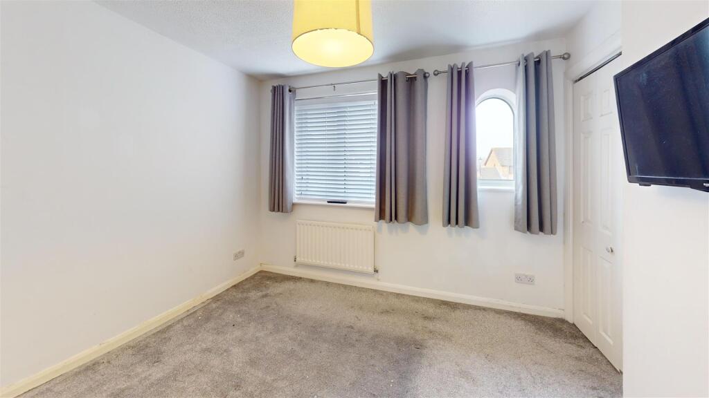 House in Horsham, Roffey, North Horsham - More