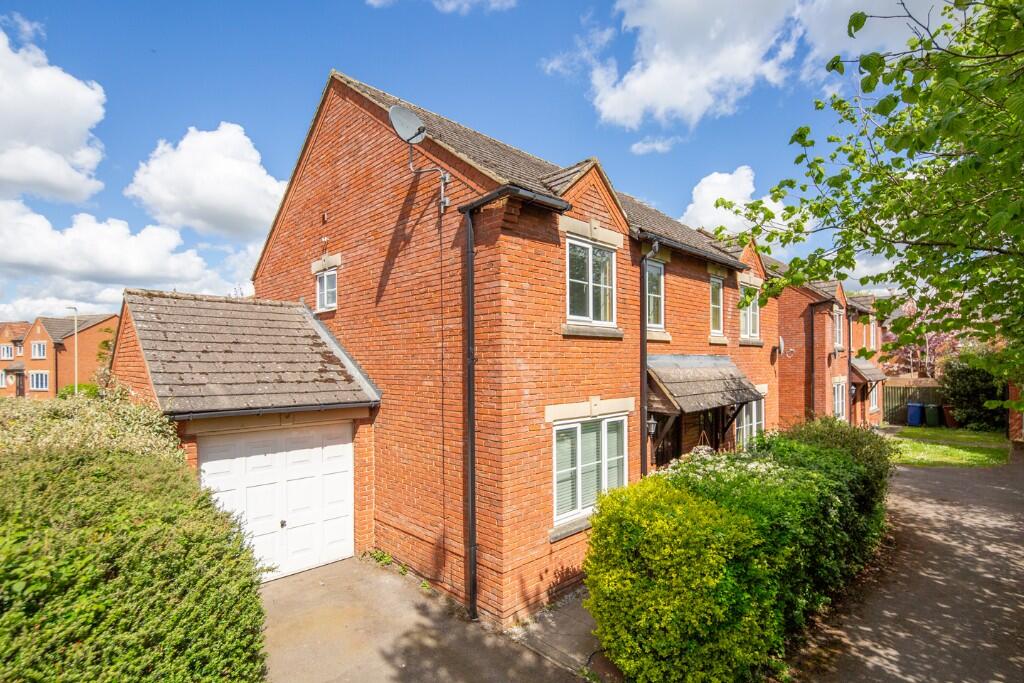 Main image of property: Lily Close, Bicester, Oxfordshire, OX26