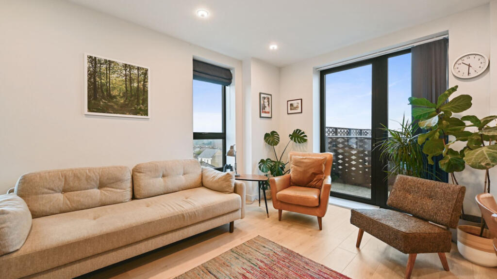 Main image of property: Middle Road, London, W7 3FN