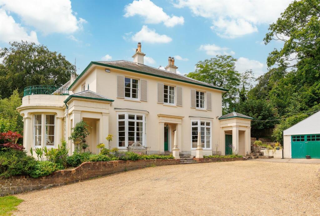 House in Isle of Wight, Newport - View 2