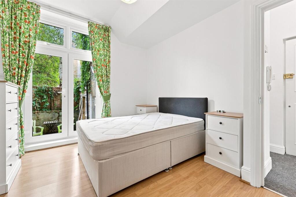 Apartment in London - View 5