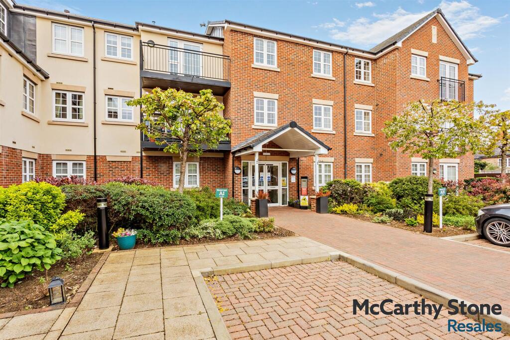Main image of property: Parkland Place, Shortmead Street, Biggleswade, Bedfordshire, SG18 0RE