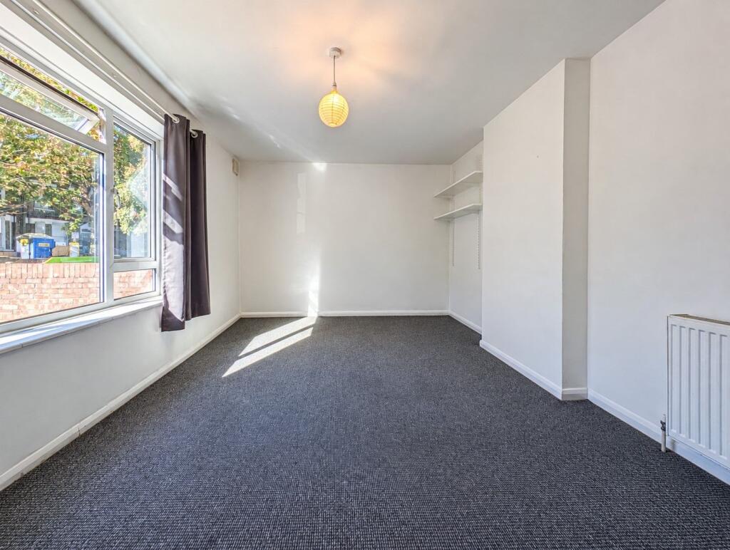 House in London, Merton Park - View 2
