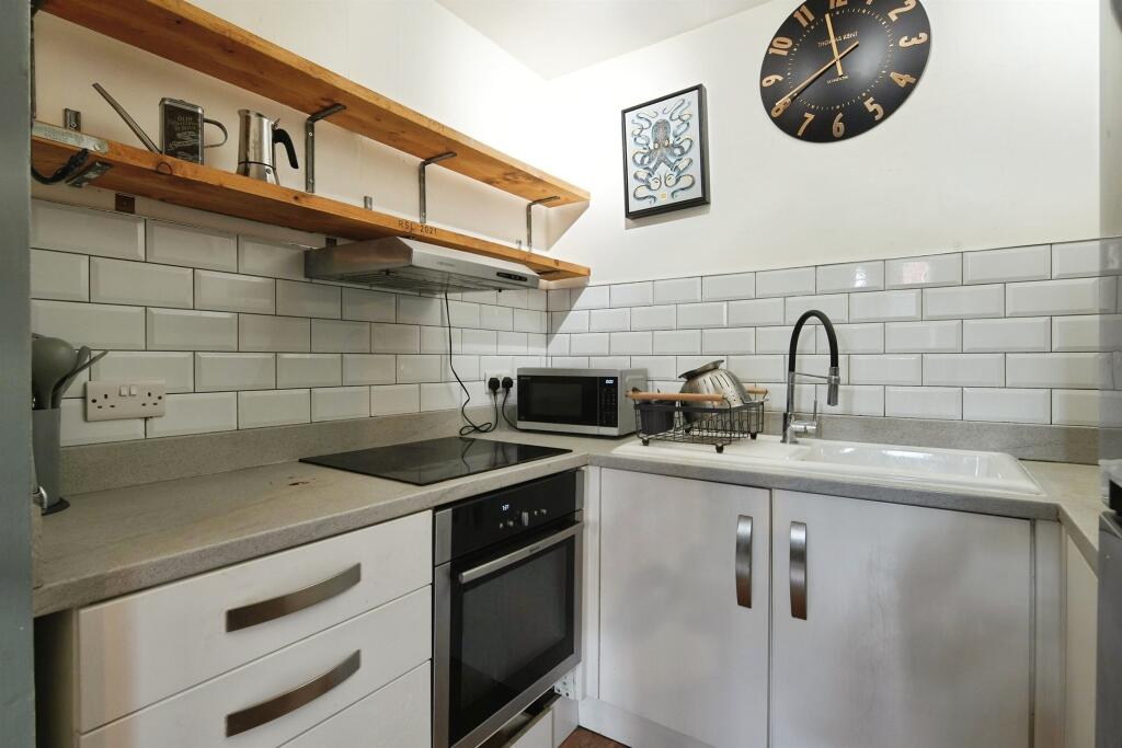 Apartment in Brighton, Brunswick - View 5