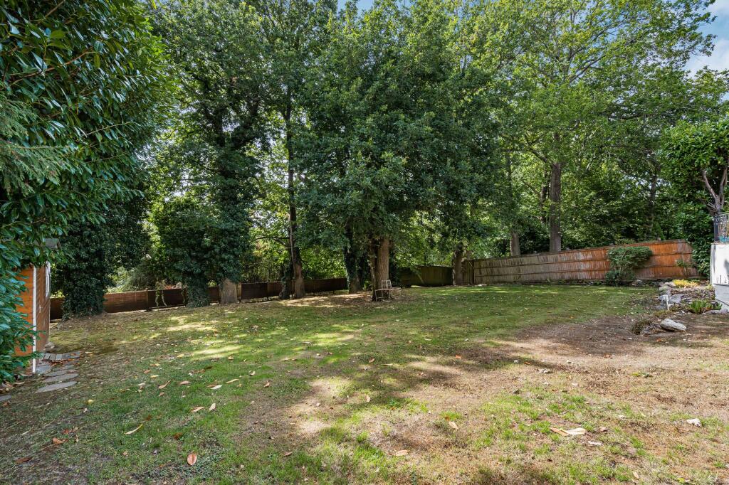 House in Tadworth, Kingswood - View 4