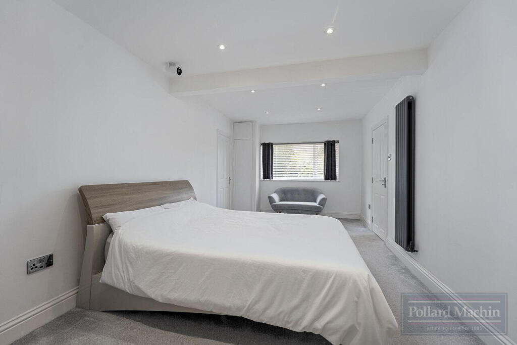 House in Croydon - View 5