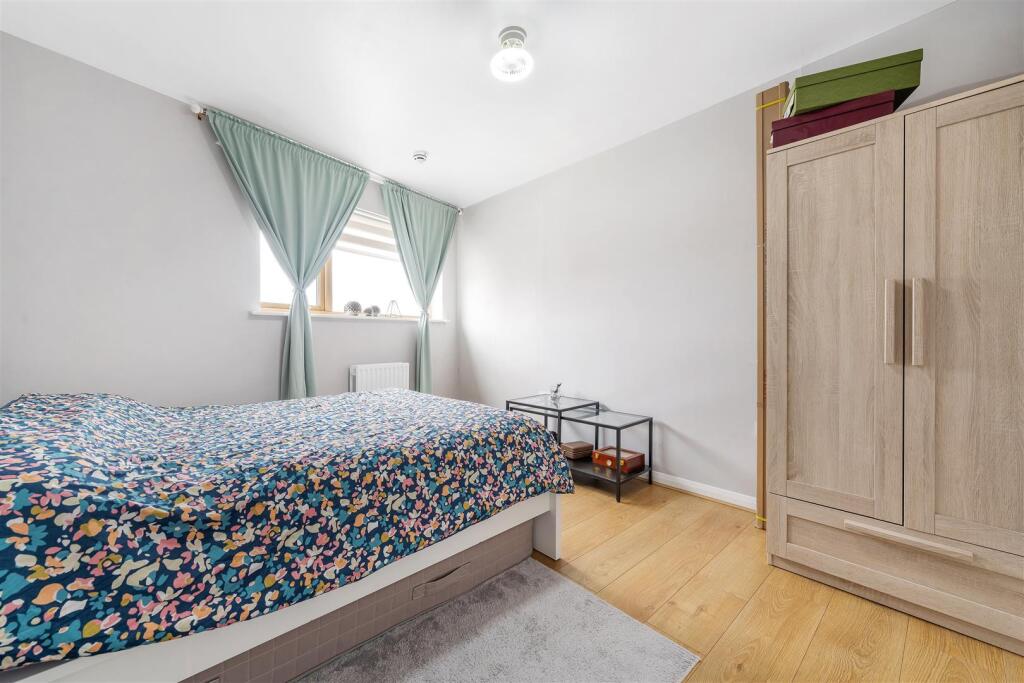 Apartment in London, Elmers End - View 3