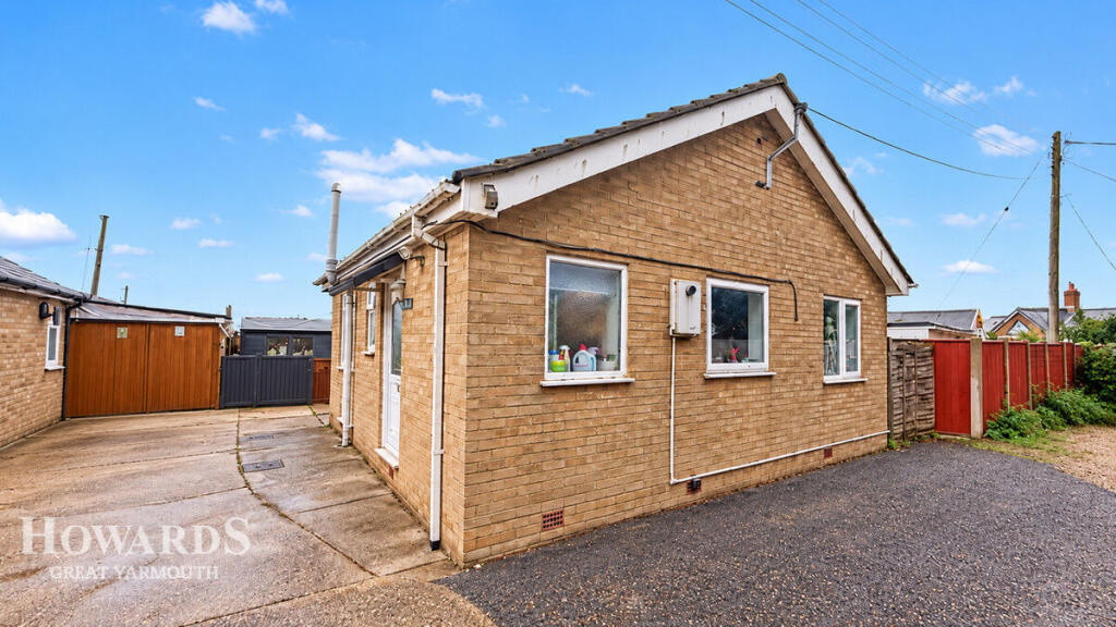 2-bed detached on California Crescent, Great Yarmouth, £210,000