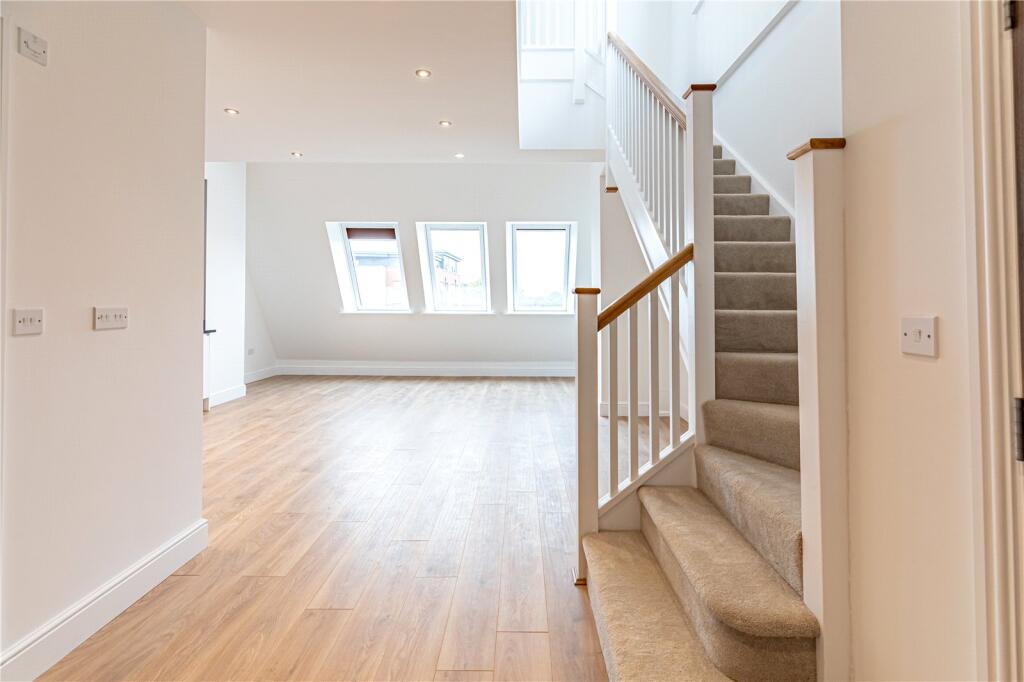 Apartment in Newbury, West Berkshire - View 2