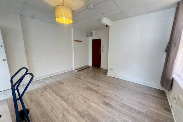 Apartment in Cardiff, Adamsdown - View 4