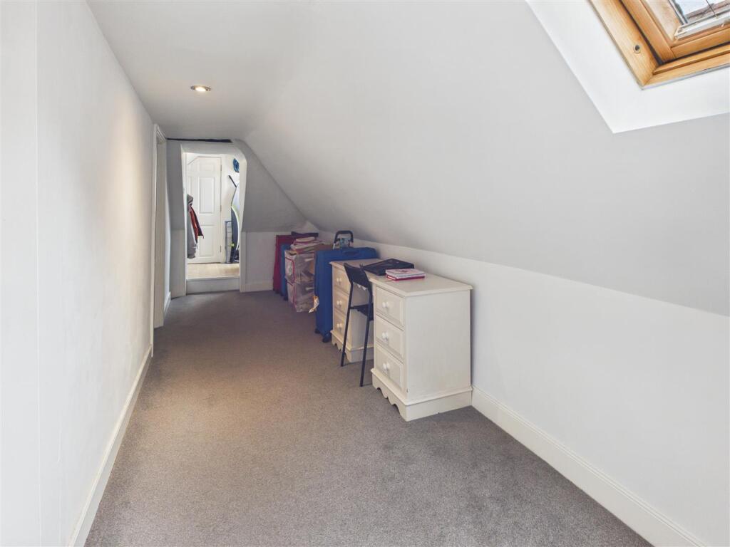 Apartment in Worcester, Worcestershire - View 4