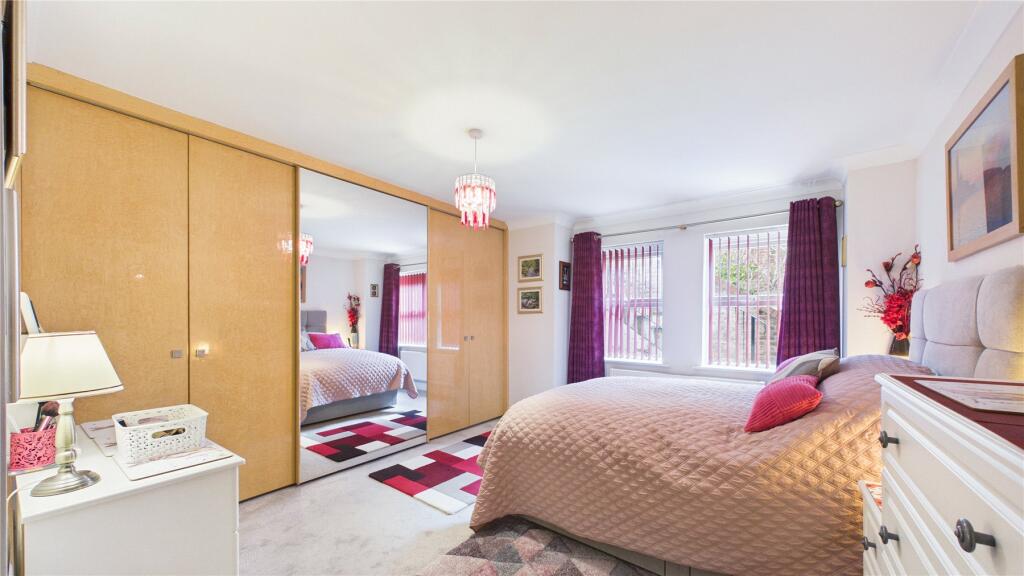 Apartment in Camberley, Old Dean - More