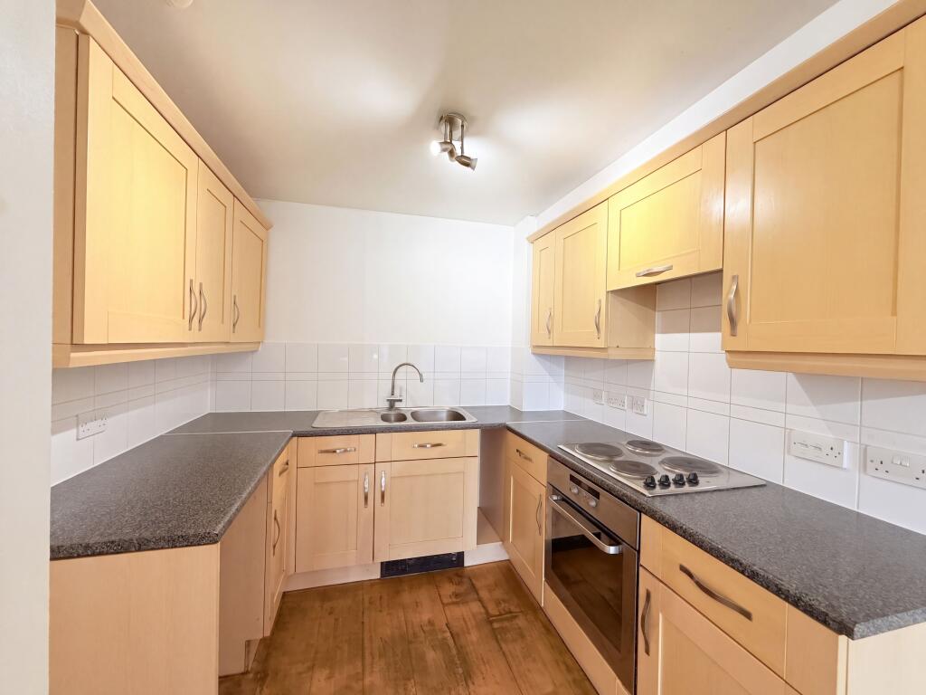 Apartment in Romford - View 3