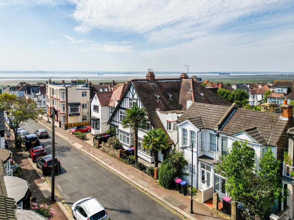 House in Southend-on-Sea - View 5